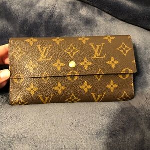 Louis Vuitton wallet authentic like new